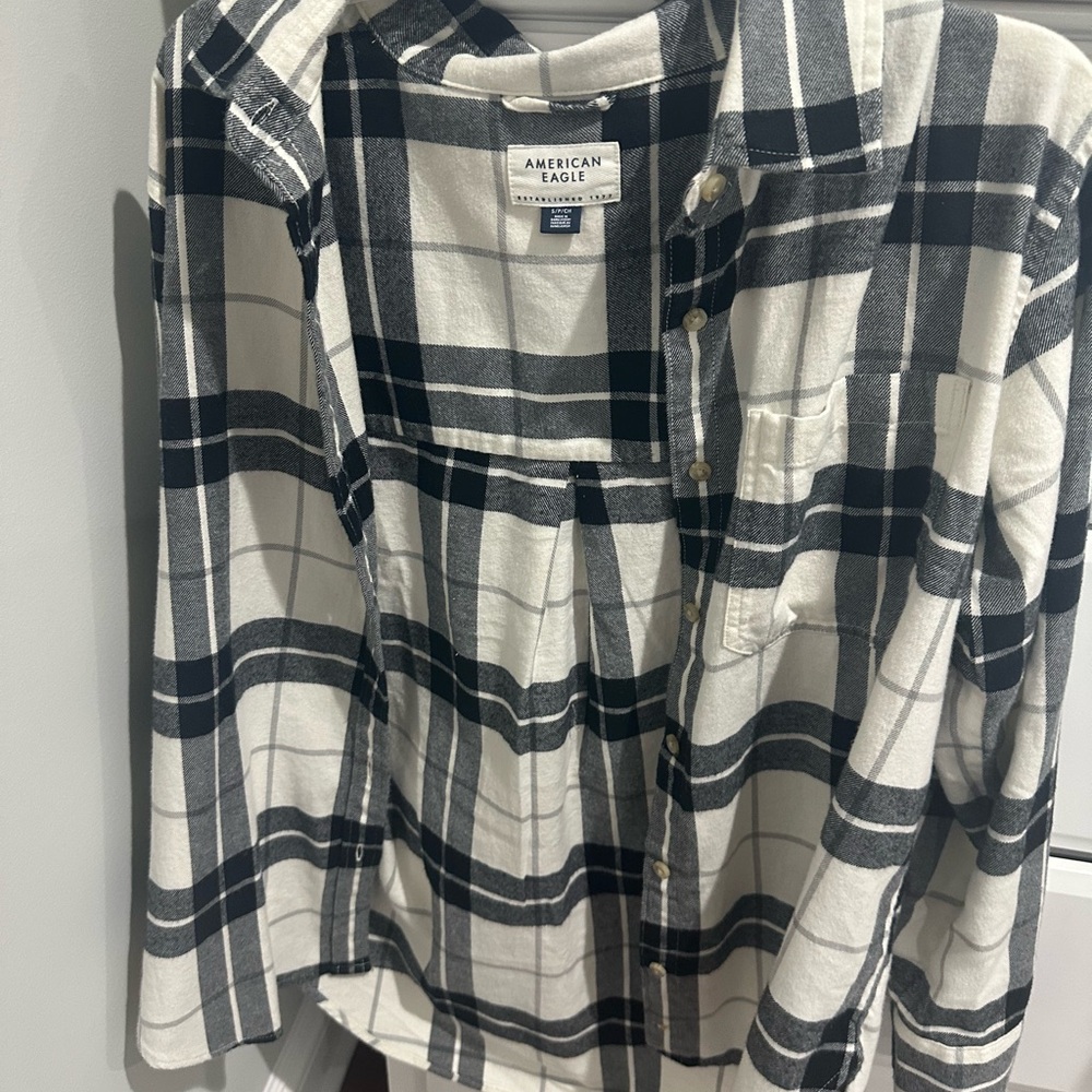 American Eagle Outfitters Black and White Button Down Shirt